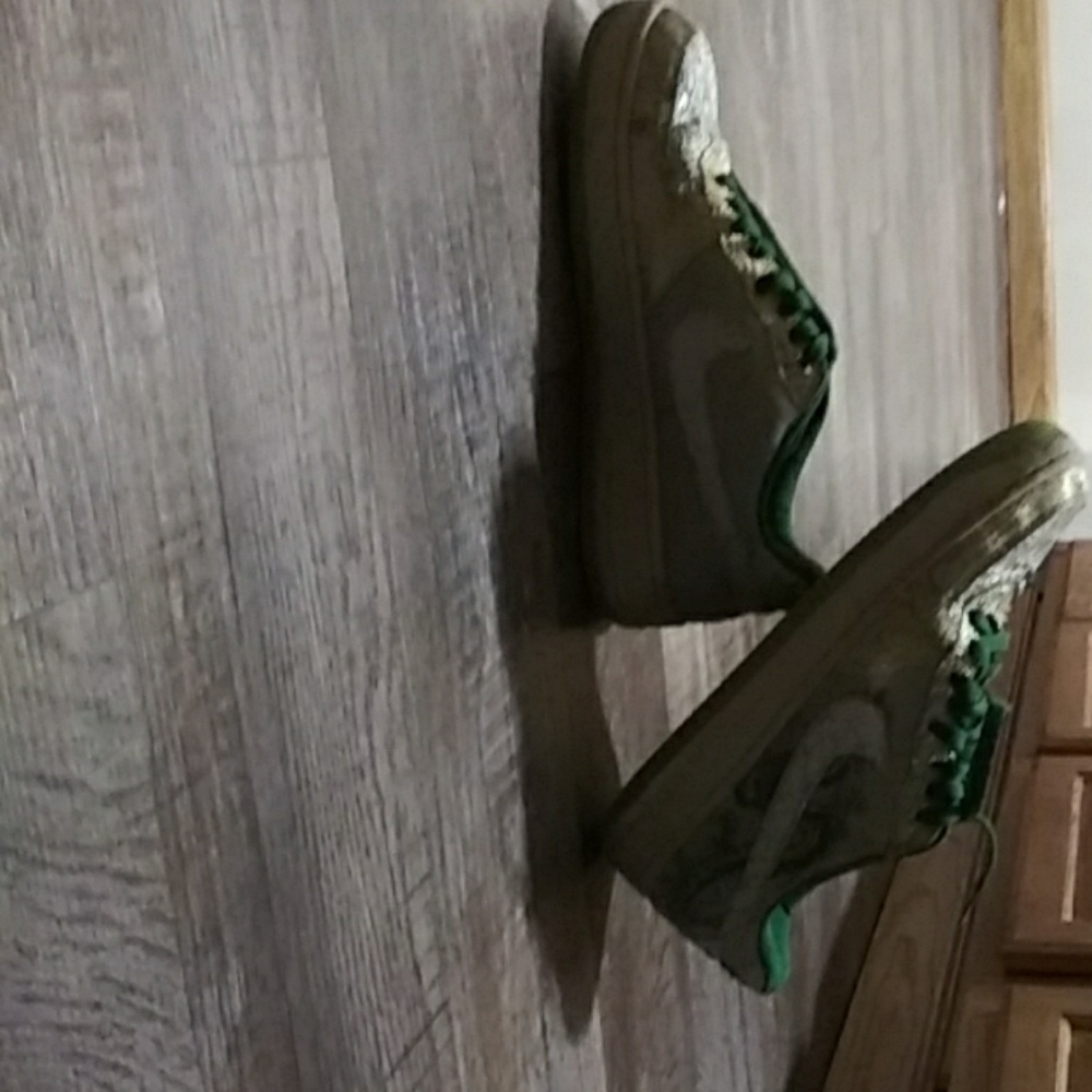 Shoes - Picture 3 of 5